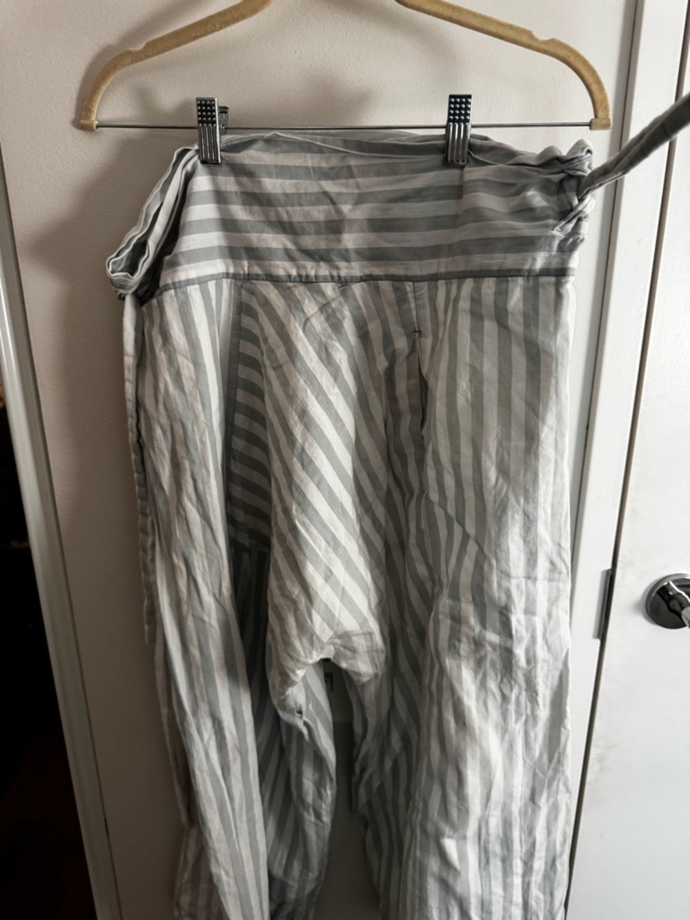 ROUCHA Striped Wide-Leg Crop Gaucho Pants - White & Light Gray - Picture 5 of 8